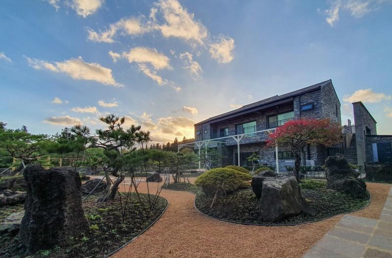 Jeju Samda Forest Bed and Breakfast
