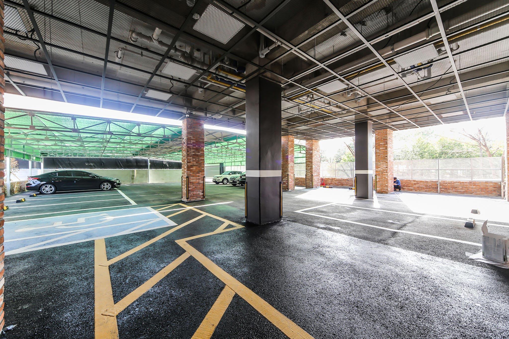 Busan Gangseo Sinho Brown Dot-26