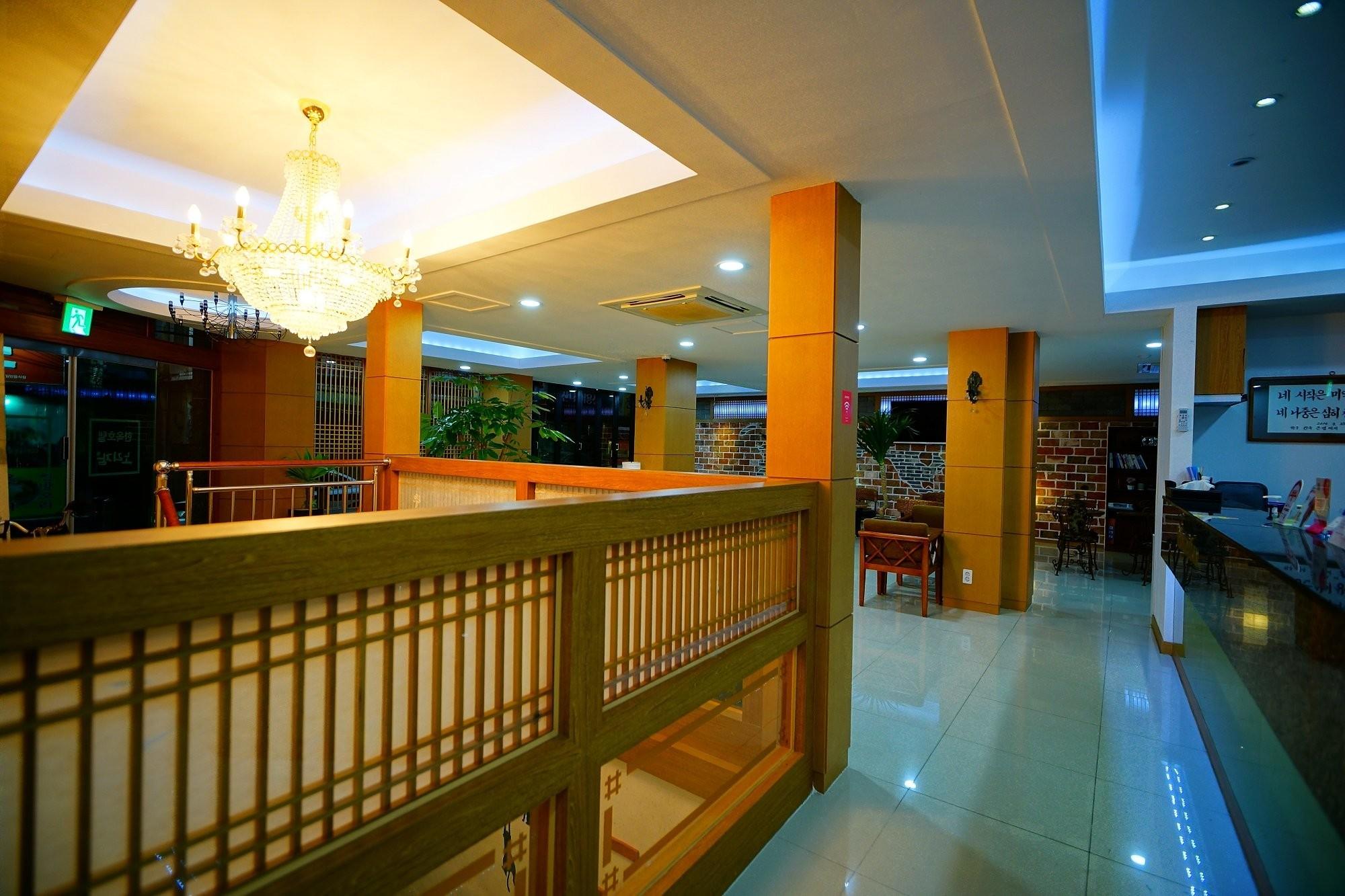 Ghamyoungroo Hanok Hotel-9