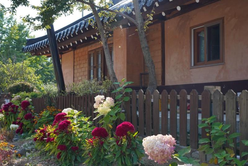 Yongin Hanok Tres Bien Pension-11