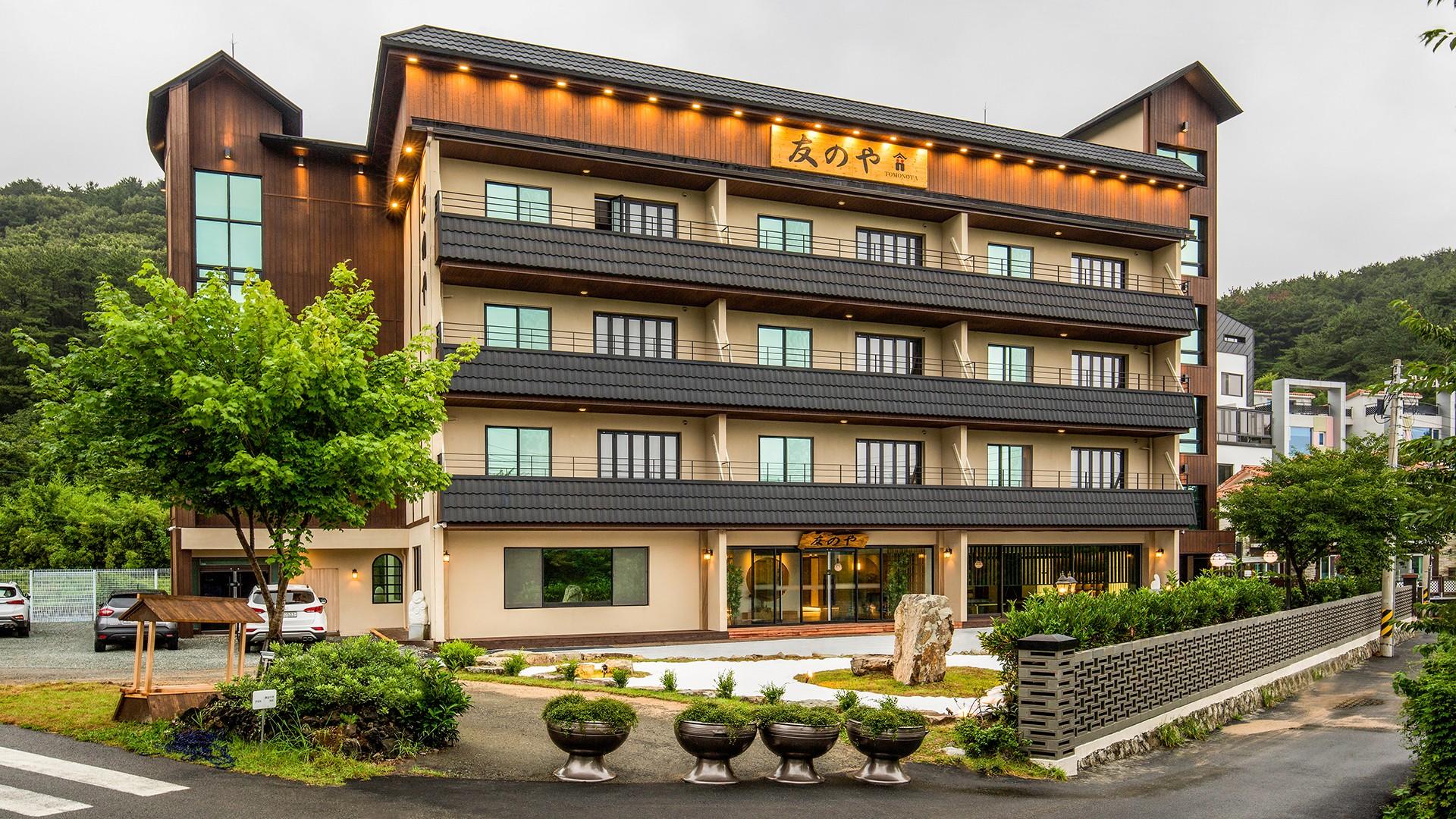 Tomonoya Hotel & Ryokan