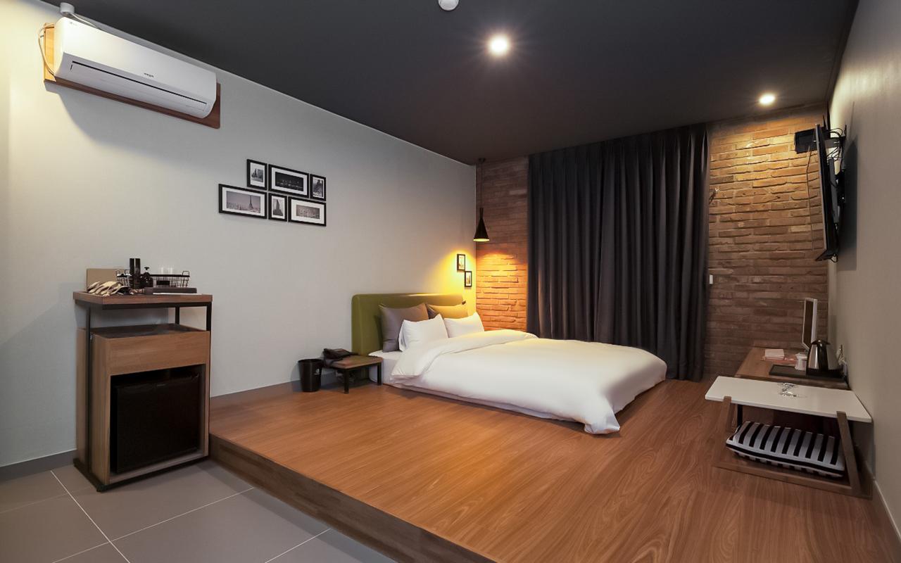 Changwon Myeongseodong Gray Hotel