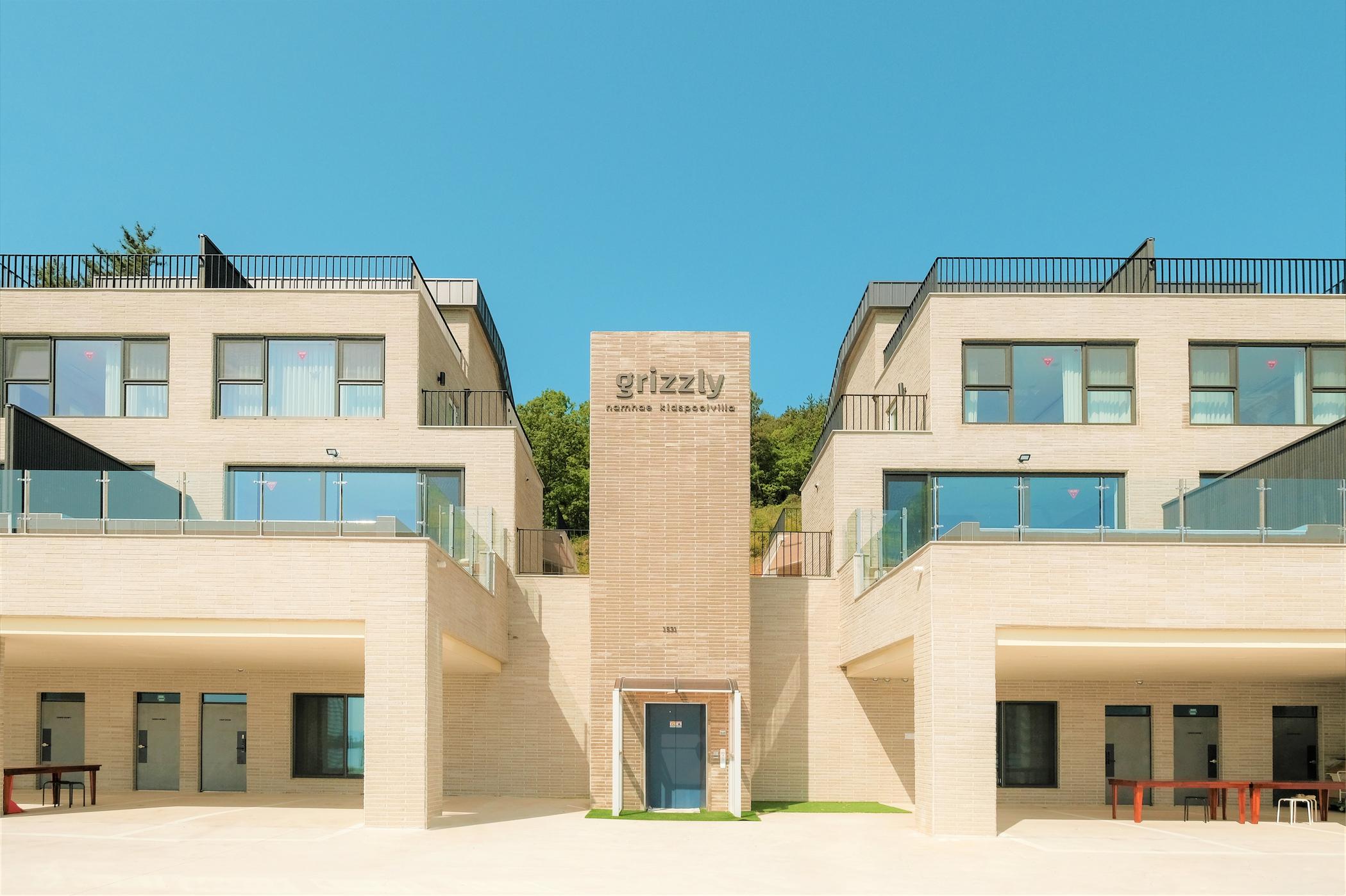 Namhae Grizzly Kids Pool Villa