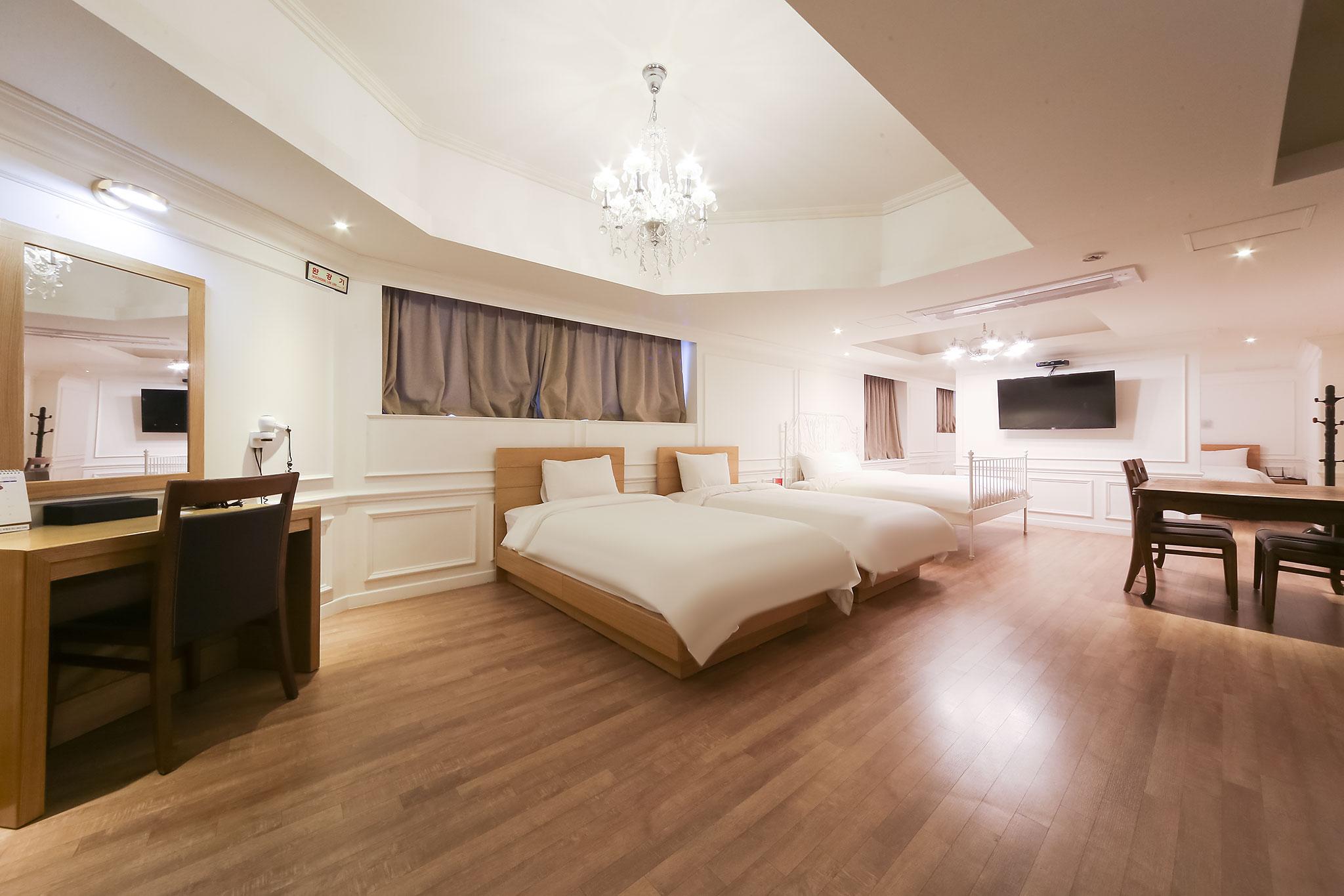 Busan Yeongju-dong Hillside Hotel