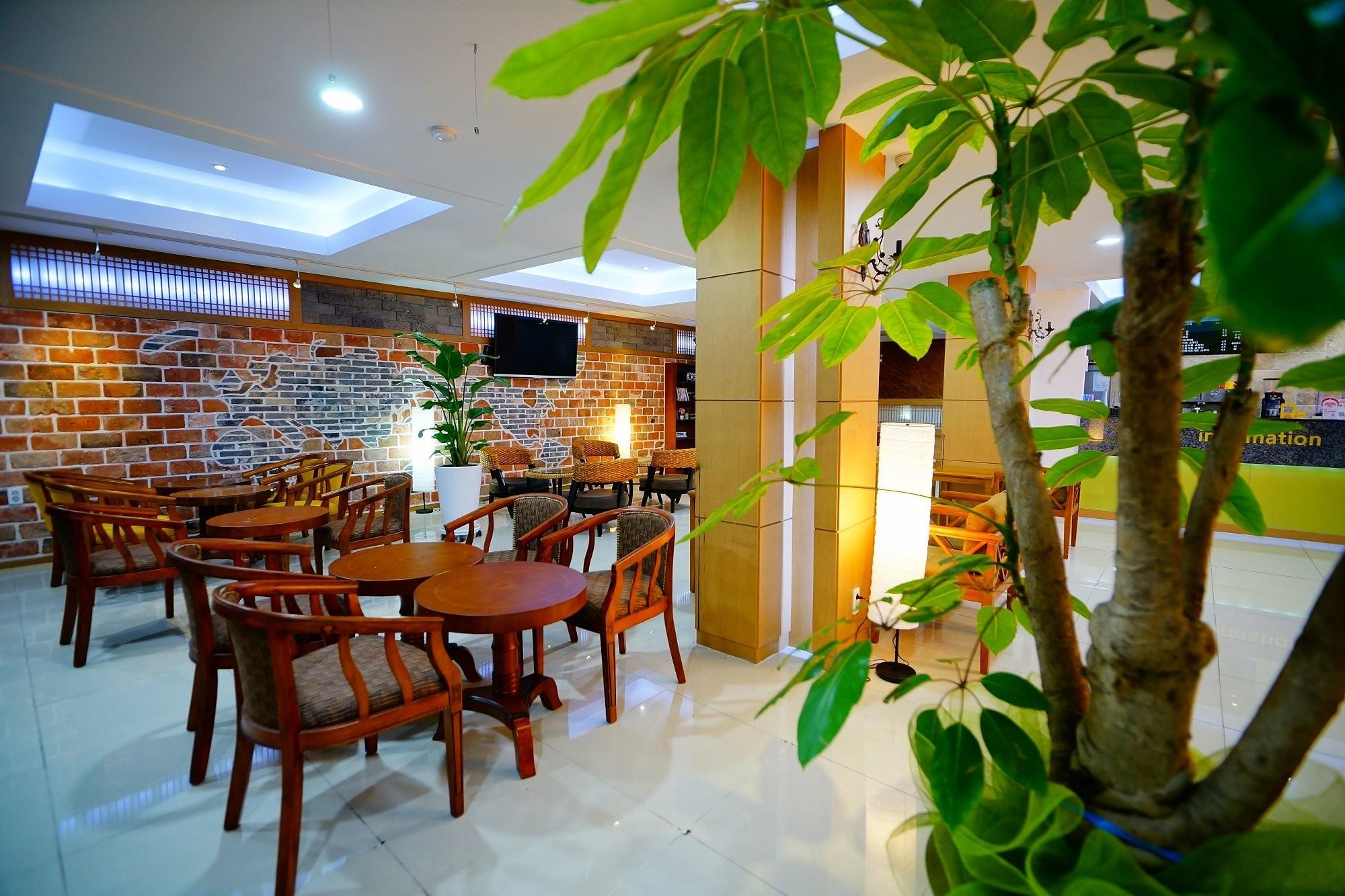 Ghamyoungroo Hanok Hotel-11