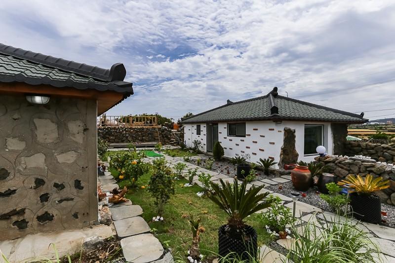 Jeju White Whale Villa Pension