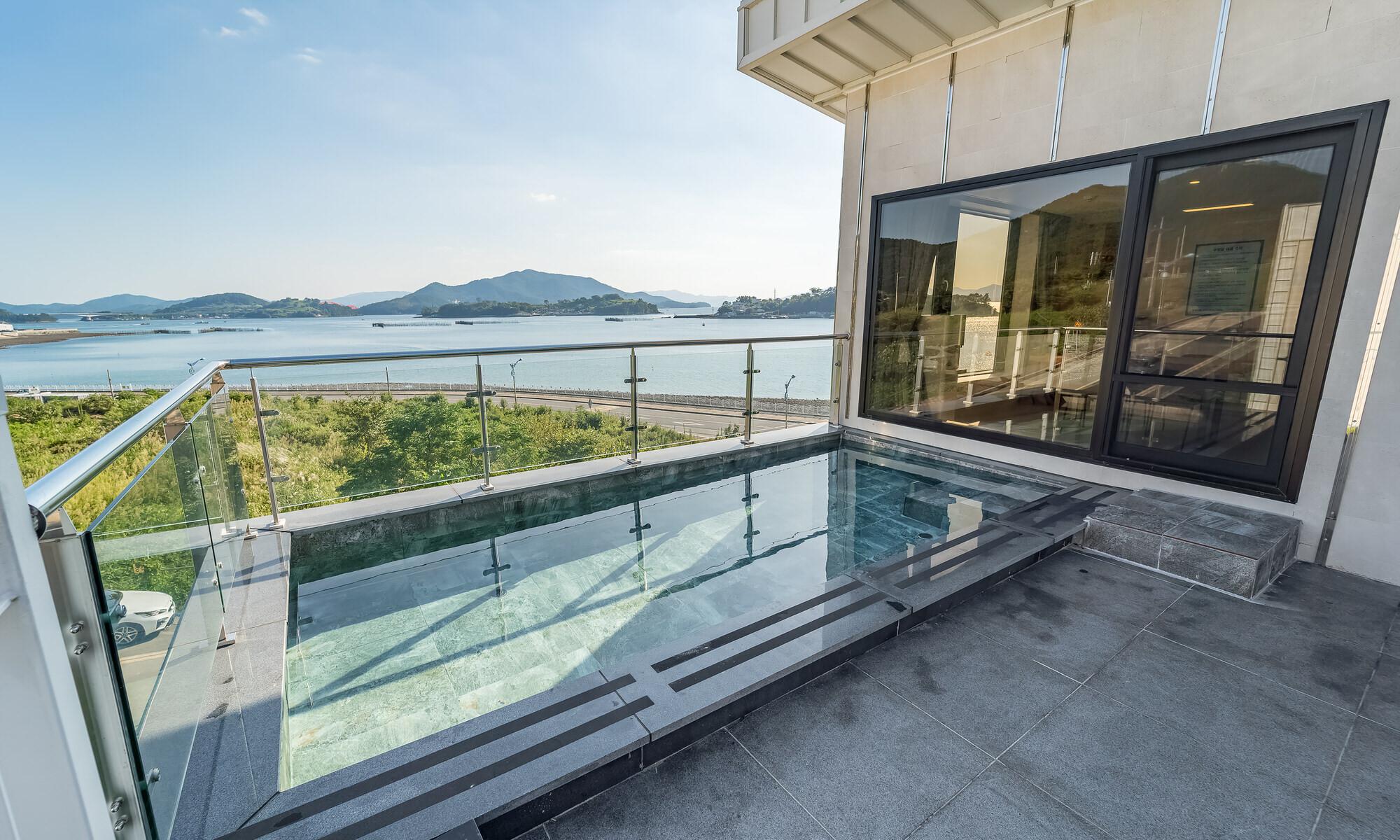 라비움 2층 (오션뷰)