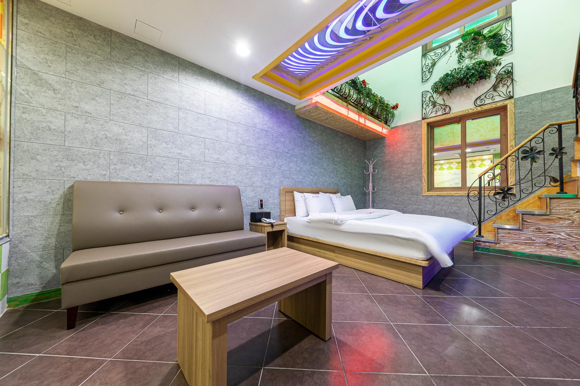 Iksan Show Palace Drive-In Motel