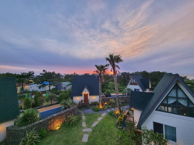 Jeju Raffia House Pension