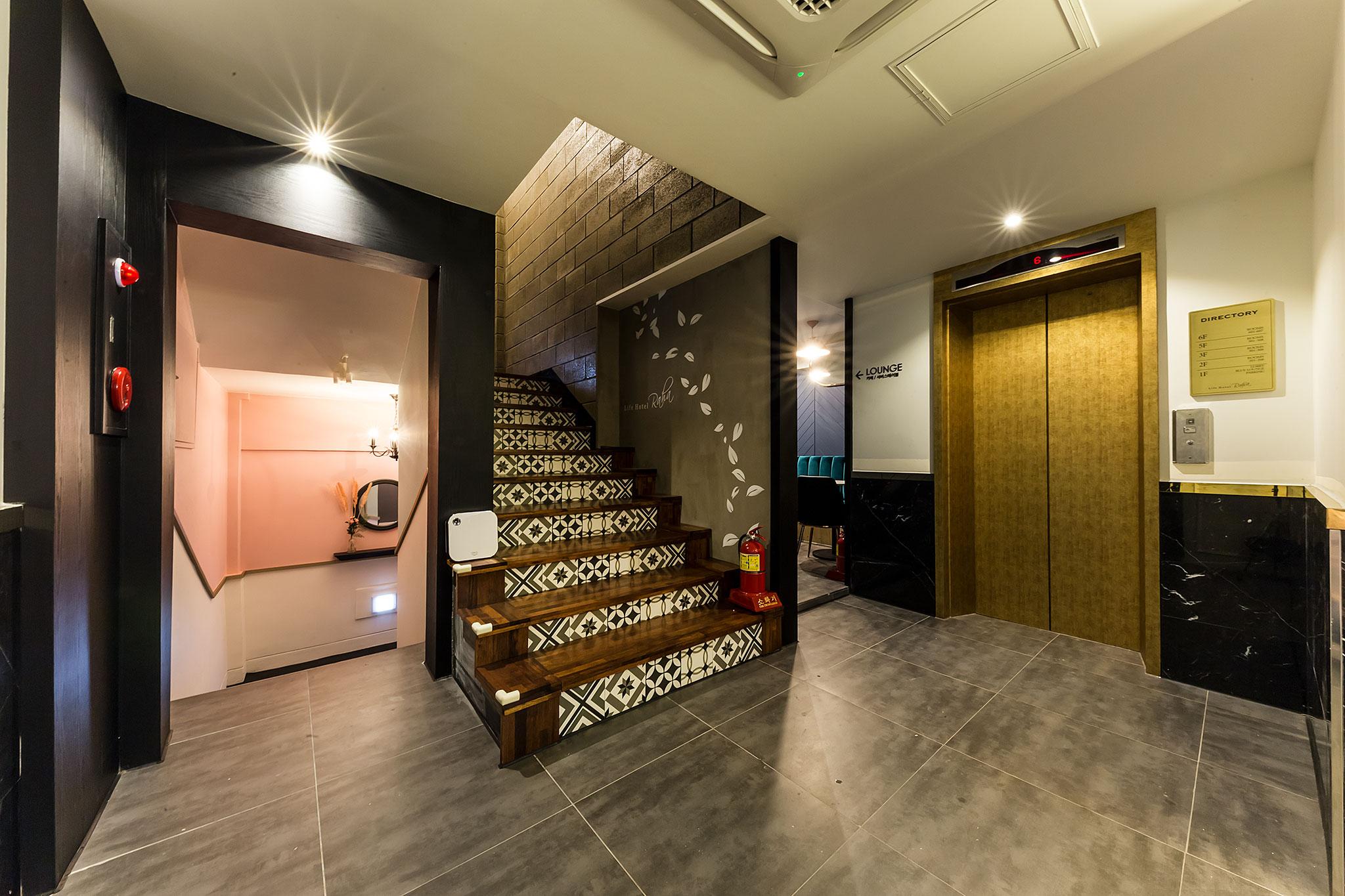 University of Foreign Life Hotel Raha-8