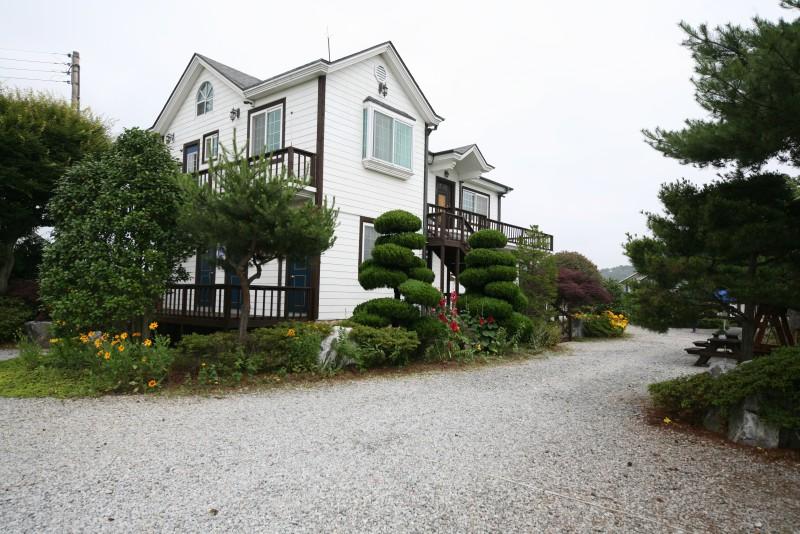 Taean (Anmyeondo) Kkotji White Pension