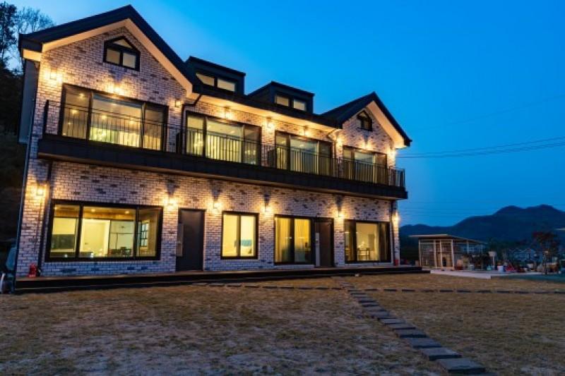 Gapyeong Seravi Pool Villa-54