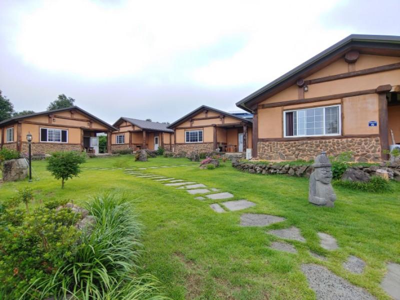 Seogwipo Geumok Log Pension