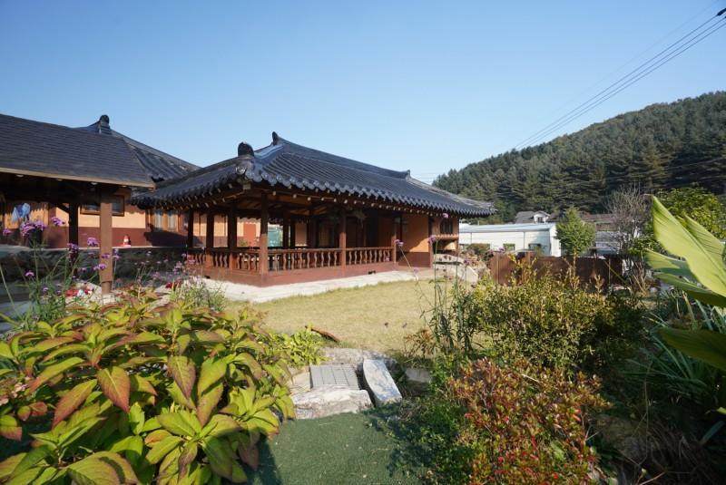 Yongin Hanok Tres Bien Pension