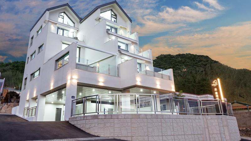 Geoje Island Le Soleil Pool Villa