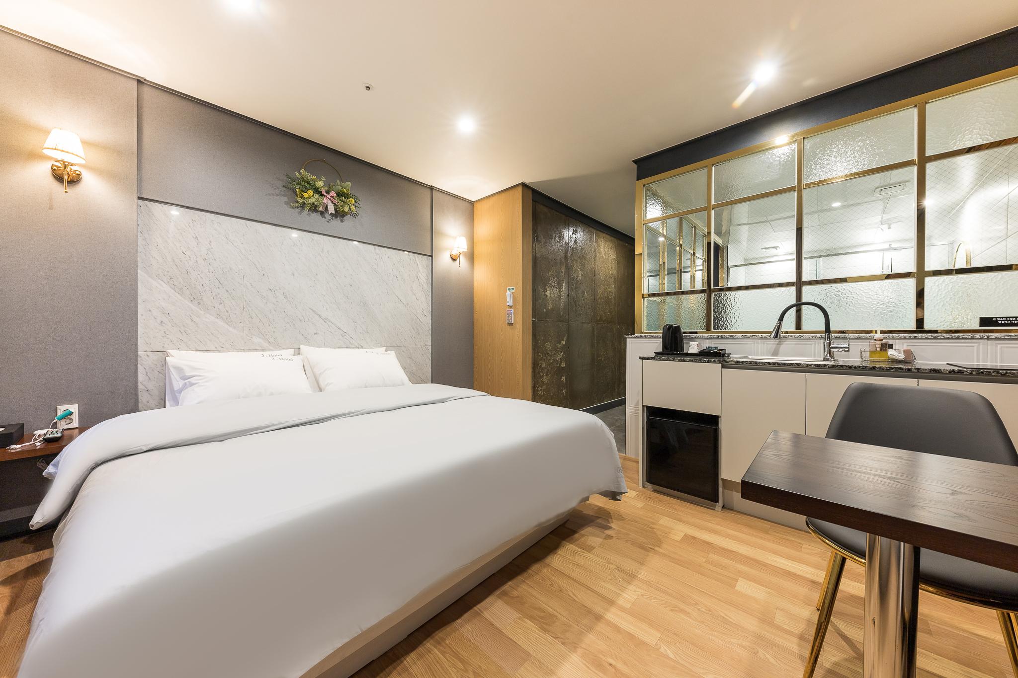 Miryang J Hotel