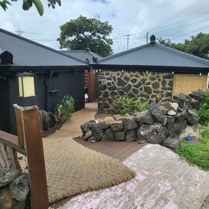 Jeju Dalbit Myeongwol Pension