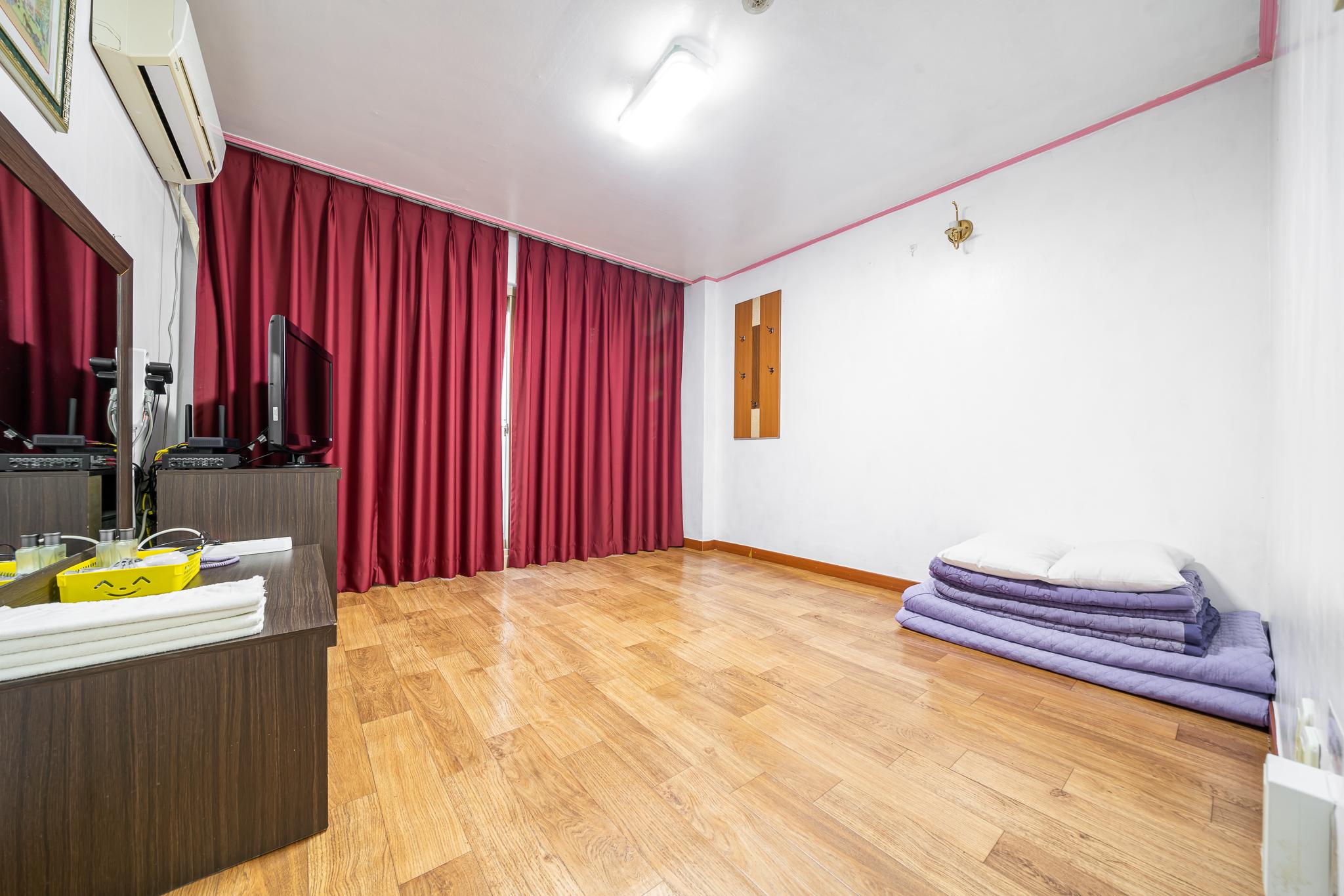 Hoengseong New World Motel