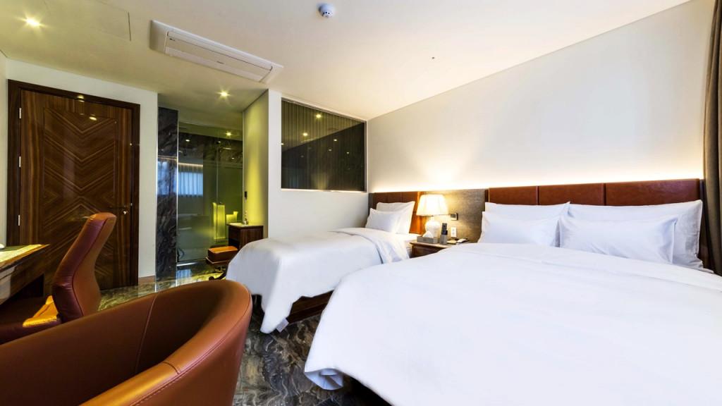 Guri Indi Present Hotel-14