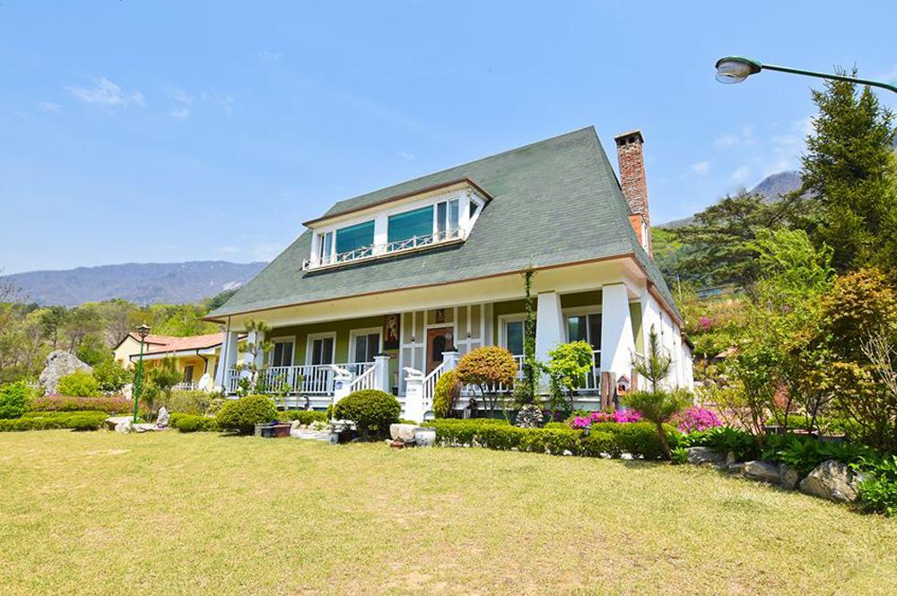 Gapyeong Buk-myeon Hill House