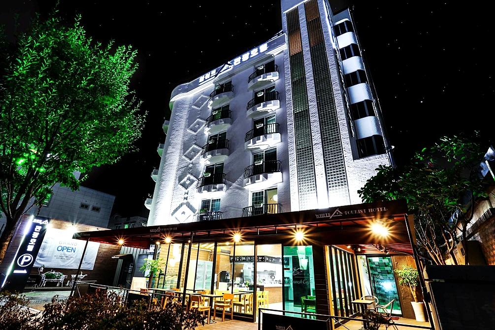 Jeonju Geumamdong Hotel White