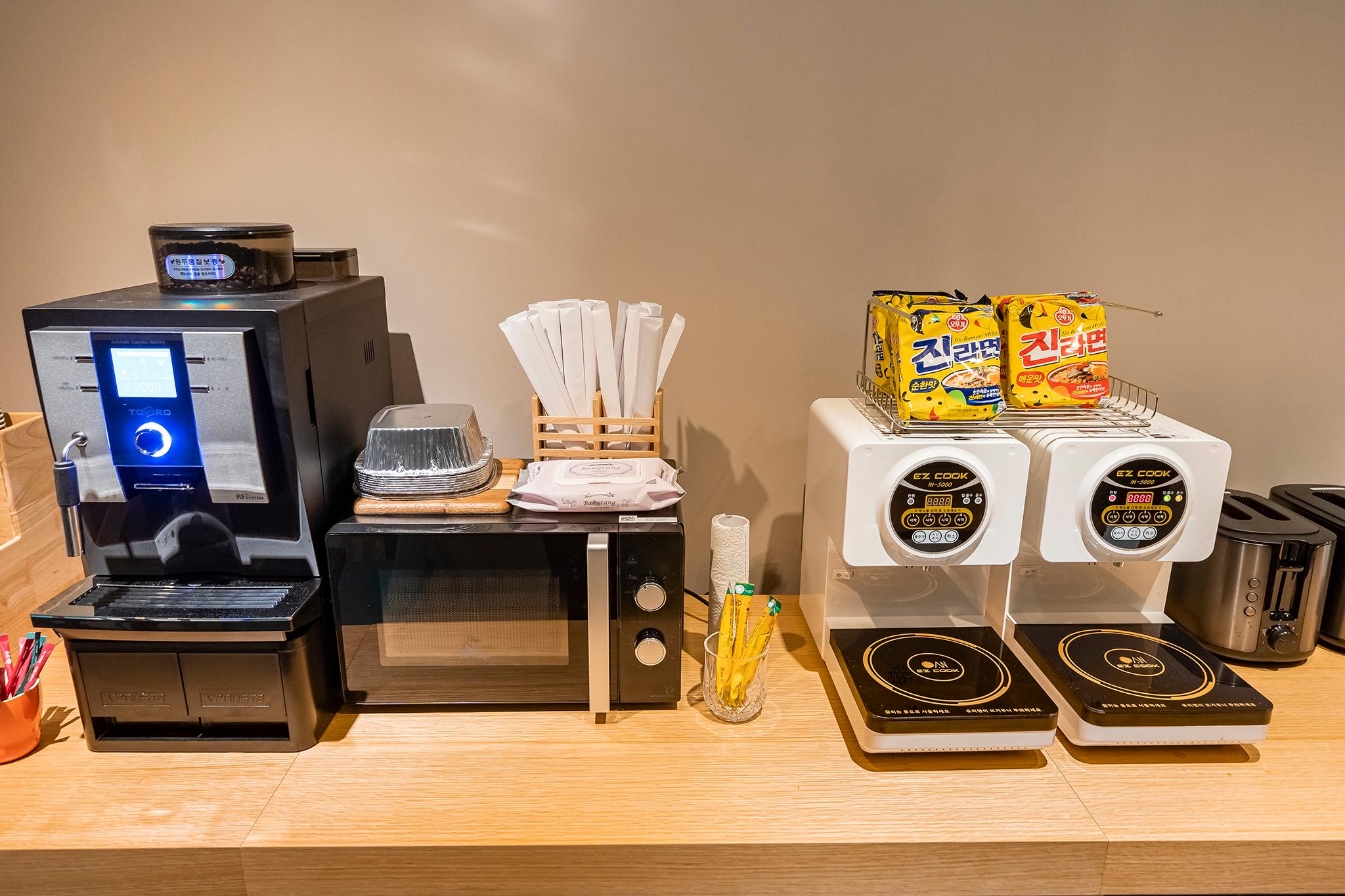 Wolgot Station Brown Dot-35