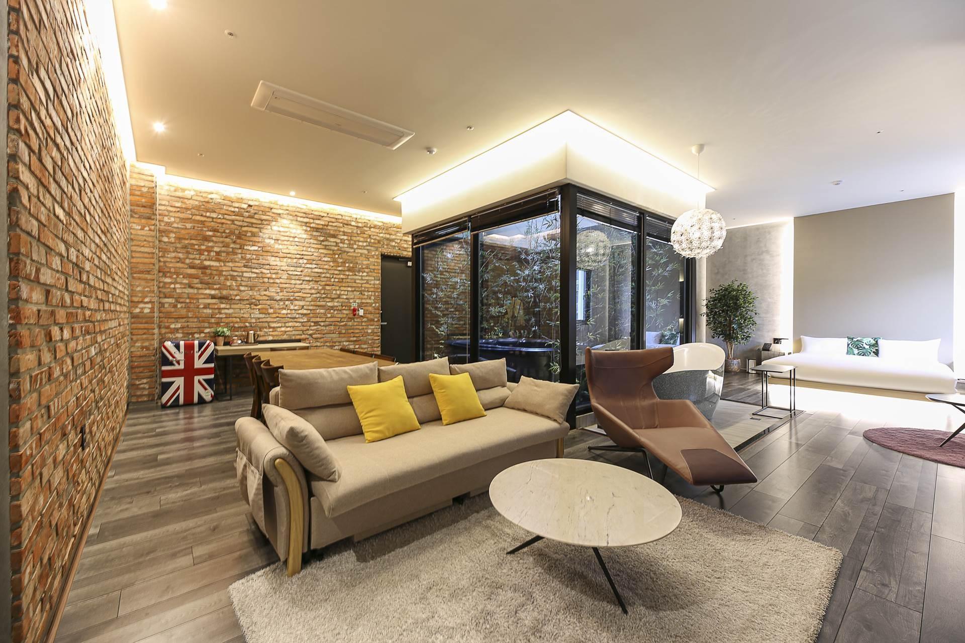 Luo Hotel