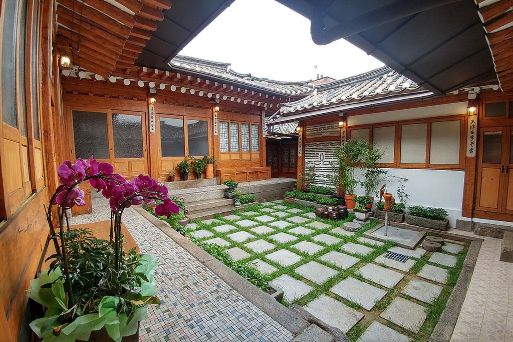 Bukchon Sohyeondang Hanok Stay-27