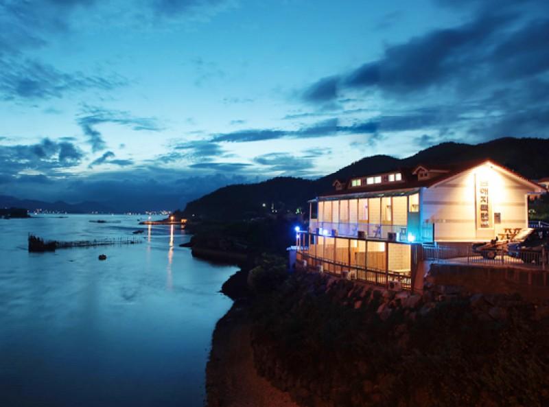 Namhae Jijok Pension