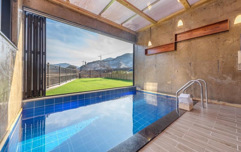Gokseong Pool Villa Pomis Lebreman