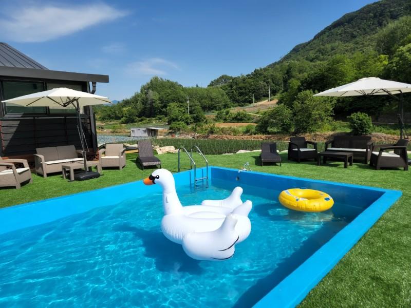 Jecheon Cloud Pension (Cheongpungho Cable Car)