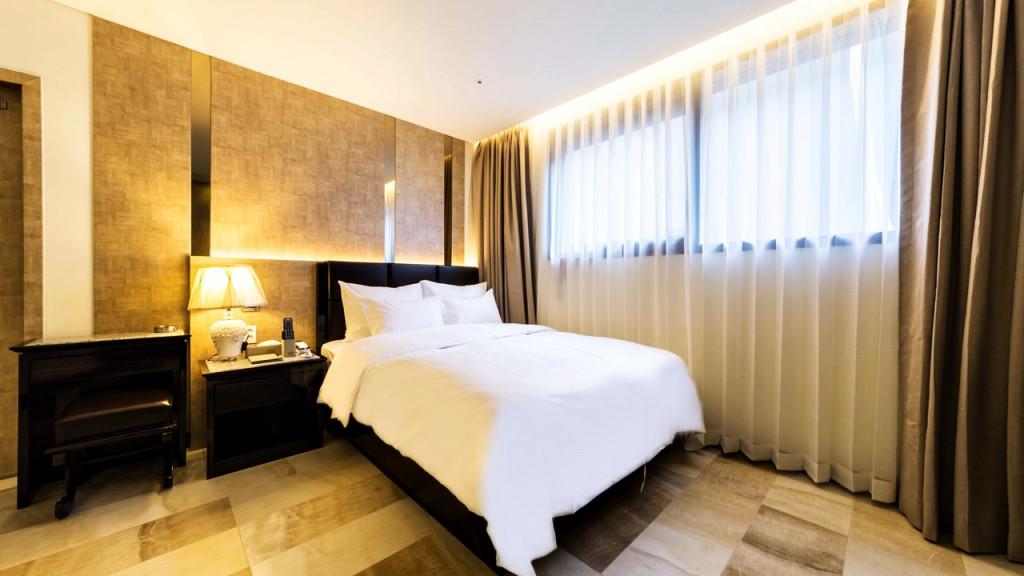 Guri Indi Present Hotel-11