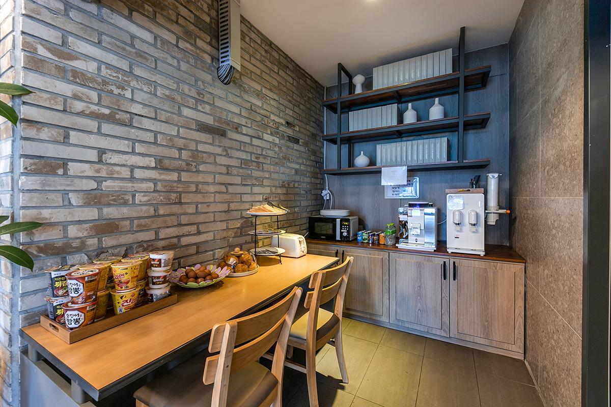 Busan Gangseo Sinho Brown Dot-13