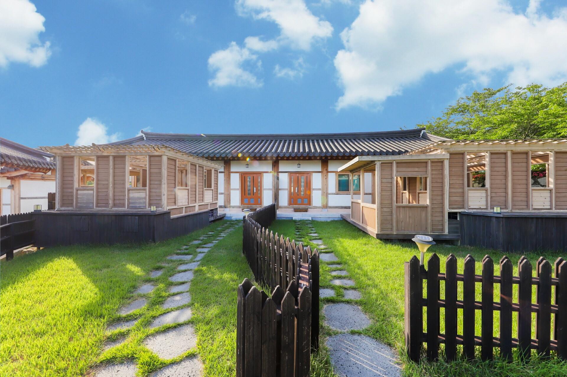 Eunmaru Hanok Kidz Poolvilla and Couple Spa-19