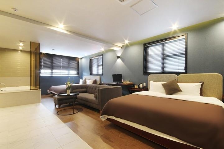 Yangjeong Brown Dot