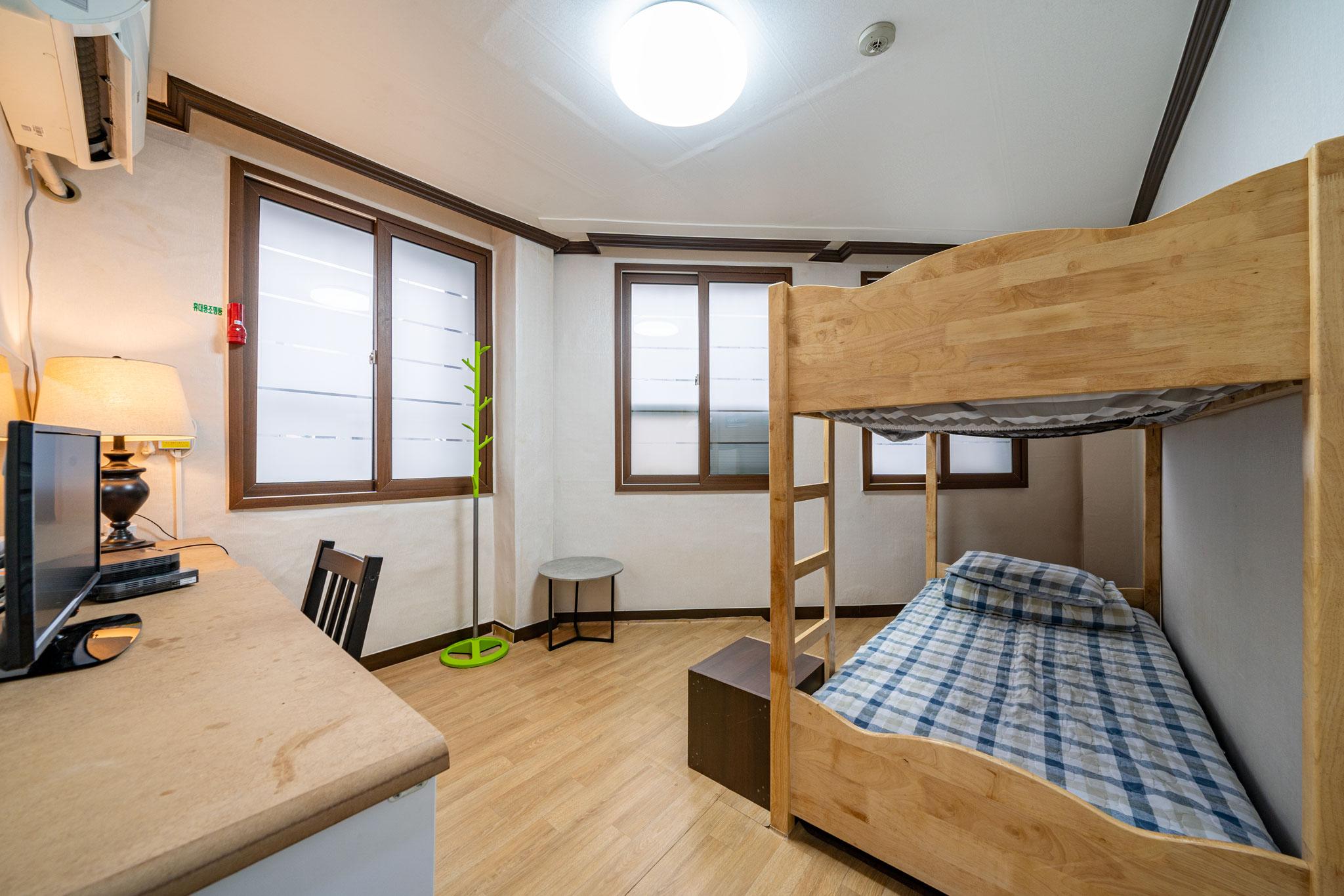 Ulsan Sinjeong-dong Remnant Guesthouse