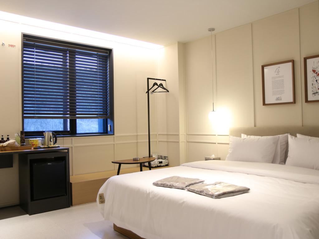 Changwon Palyong Brown Dot