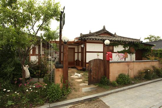 Jeonju Gyodong Baekjak Hanok Stay