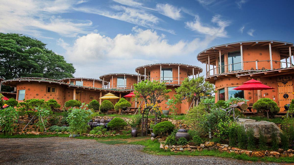 Jangheung Clay House World Pension