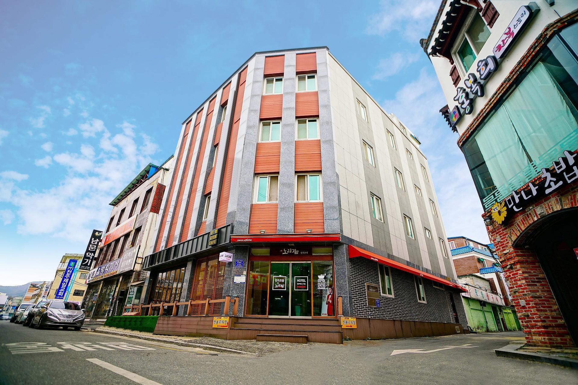 Ghamyoungroo Hanok Hotel-16