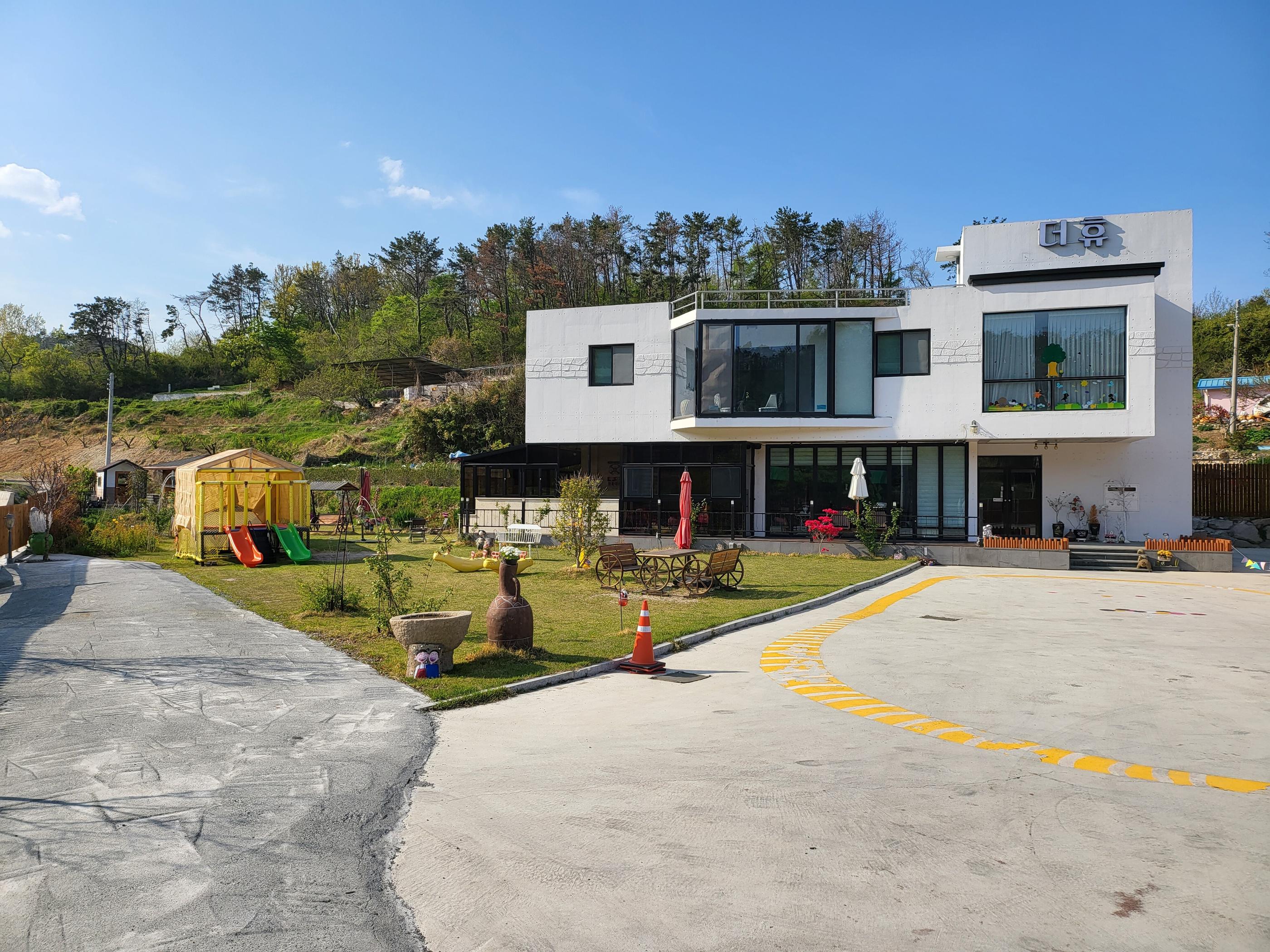 The Hue Kids Pool Vila-35