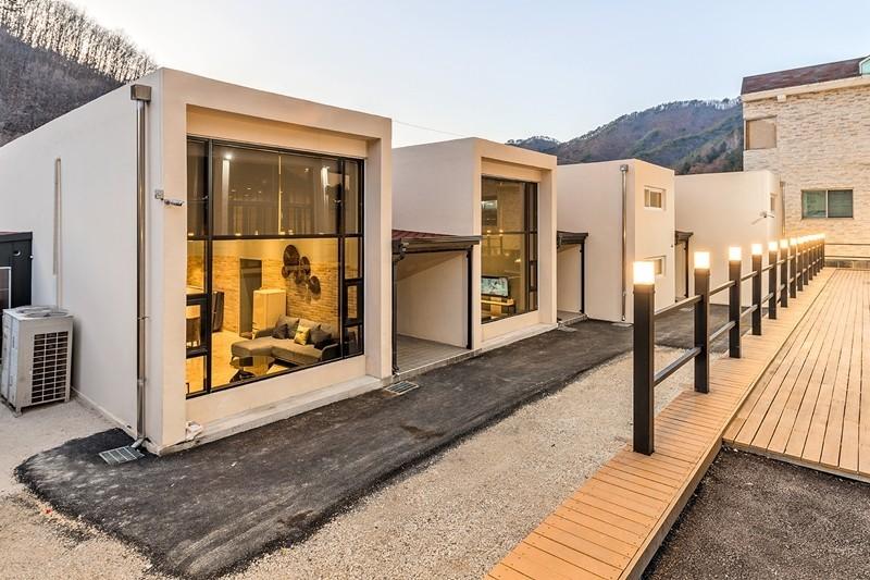 Muju Marina & Suite Pool Villa Spa Pension