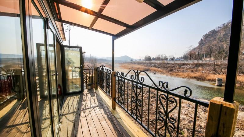 Pocheon Pine Tree Glamping Poolvilla-19