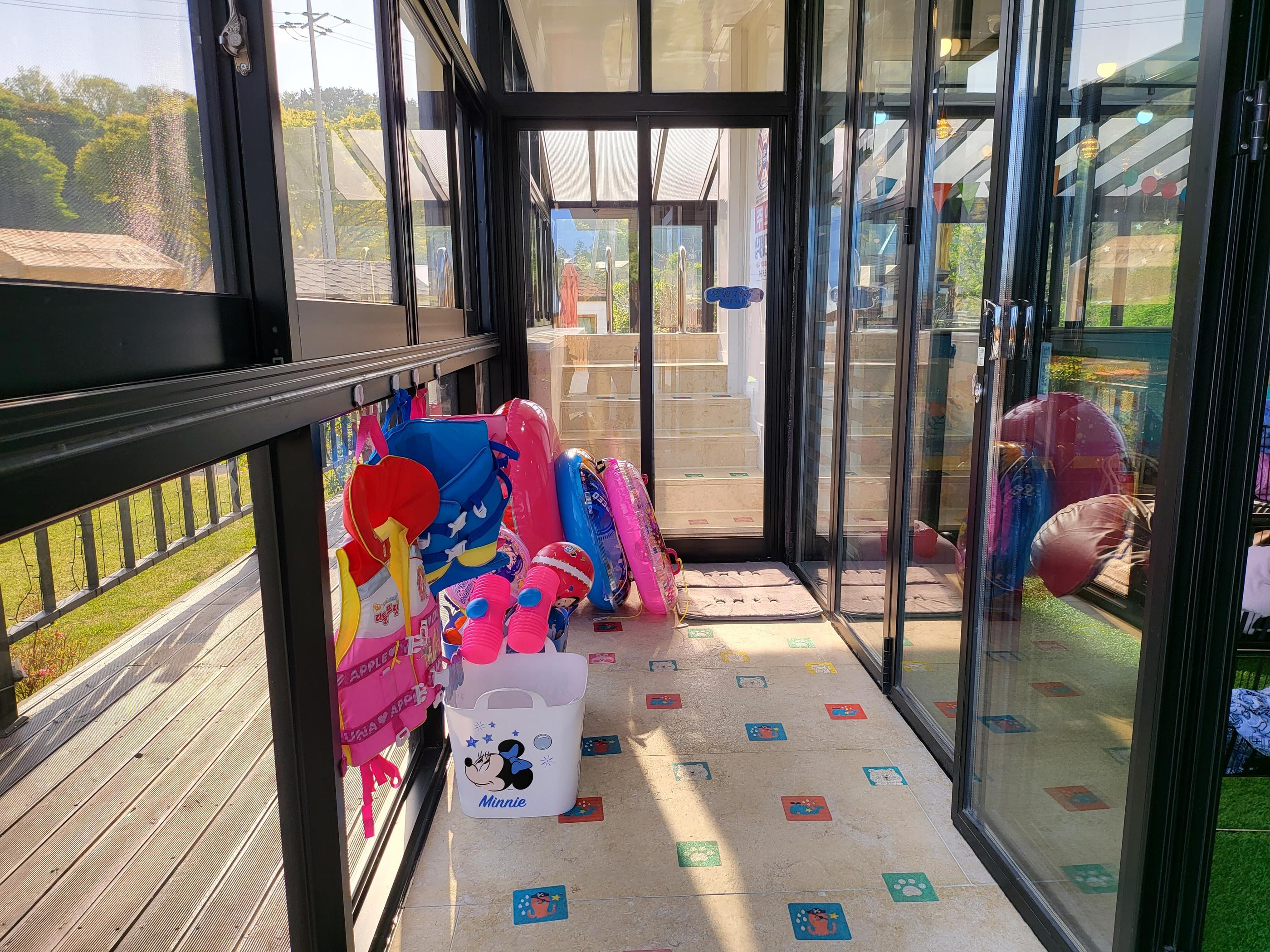 The Hue Kids Pool Vila-15