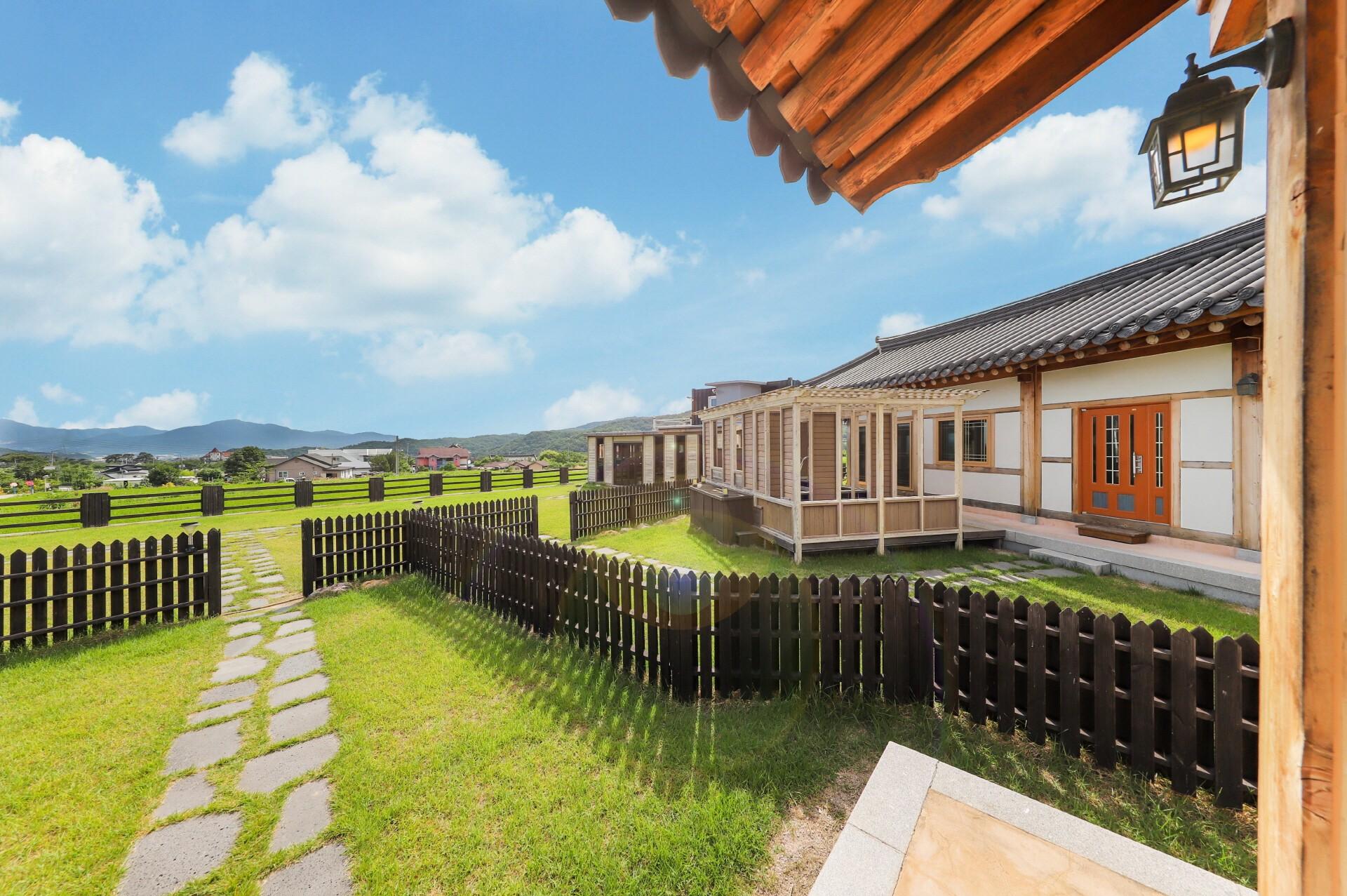 Eunmaru Hanok Kidz Poolvilla and Couple Spa-16
