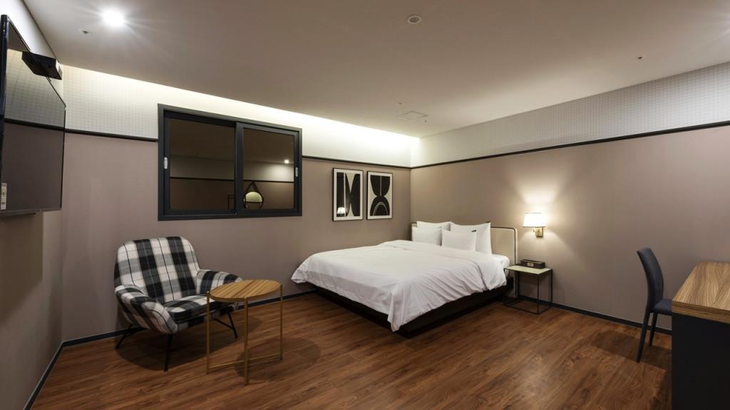 Seomyeon Bumcheon Brown Dot-9