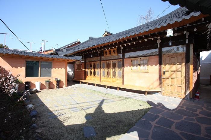 Jeonju Geumnongheon Hanok Private Pension