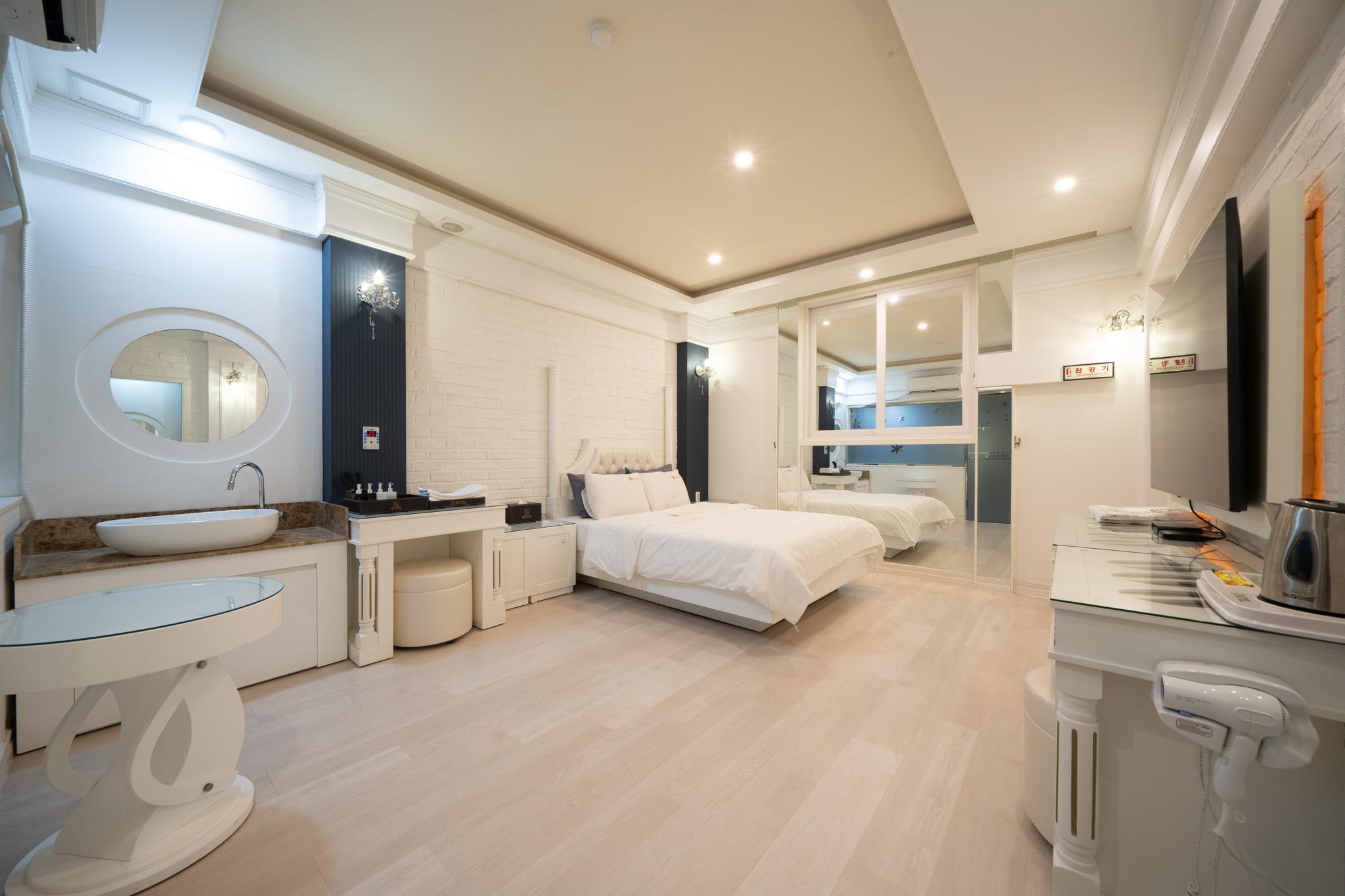 Luxury hotel in Hwajeong-dong, Gwangju
