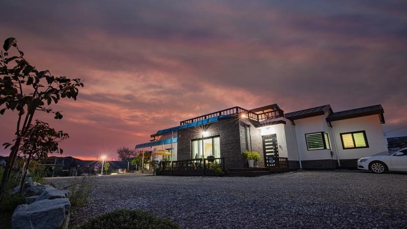 Taean (Anmyeondo) Sunhouse Pension