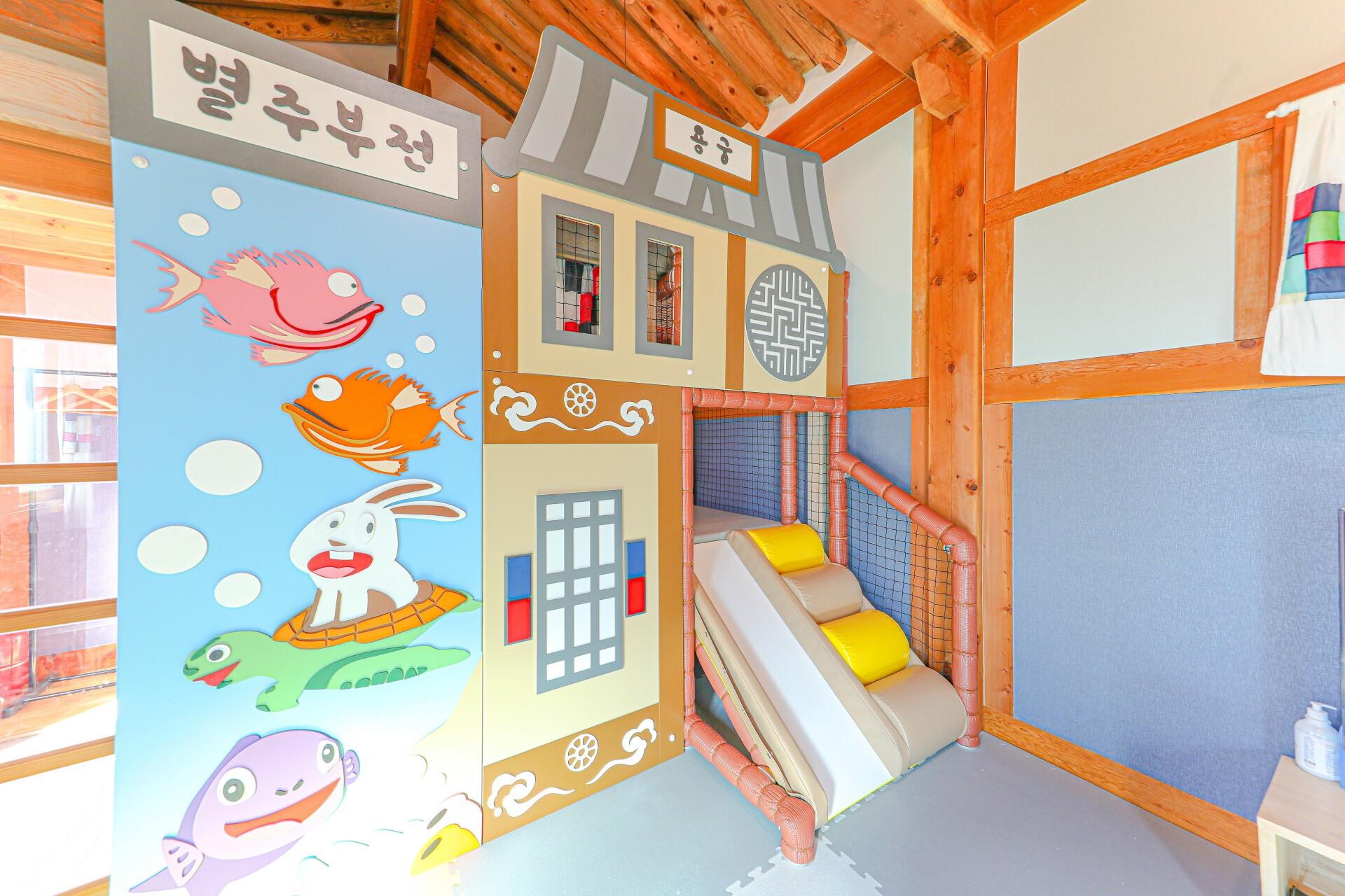 Eunmaru Hanok Kidz Poolvilla and Couple Spa-7